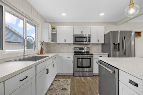 825 Valleyview Drive Marion IA 52302