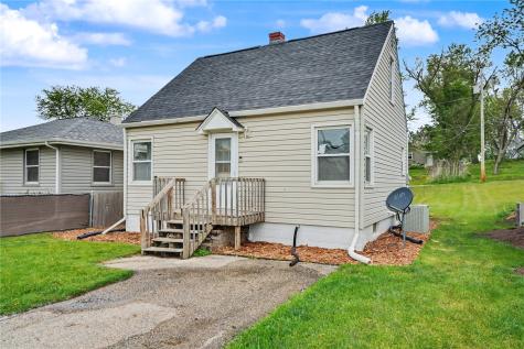 1216 22ND Avenue SW Cedar Rapids IA 52404