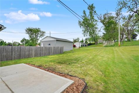 1216 22nd Avenue SW Cedar Rapids IA 52404