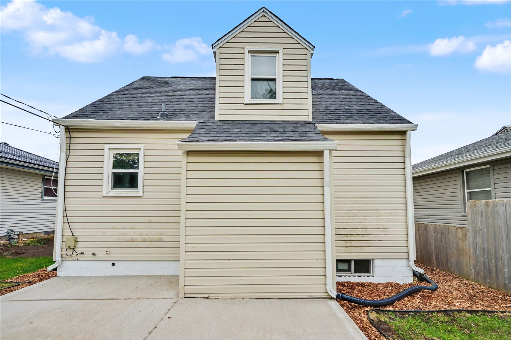 1216 22nd Avenue SW Cedar Rapids IA 52404