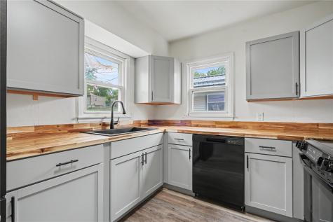 1216 22nd Avenue SW Cedar Rapids IA 52404