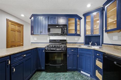 5221 Old Ely Road SW Cedar Rapids IA 52404
