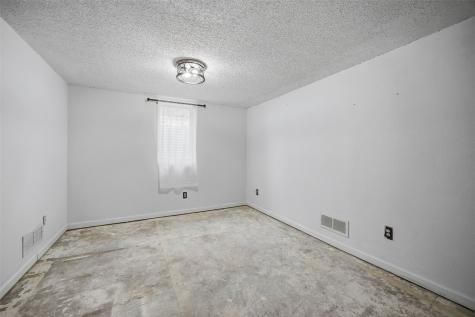5221 Old Ely Road SW Cedar Rapids IA 52404