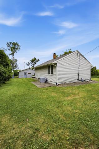 5221 Old Ely Road SW Cedar Rapids IA 52404