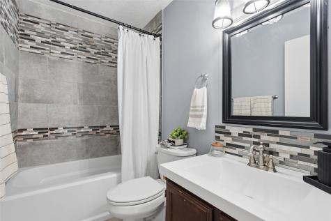 210 Stone Hedge Drive NW Cedar Rapids IA 52405