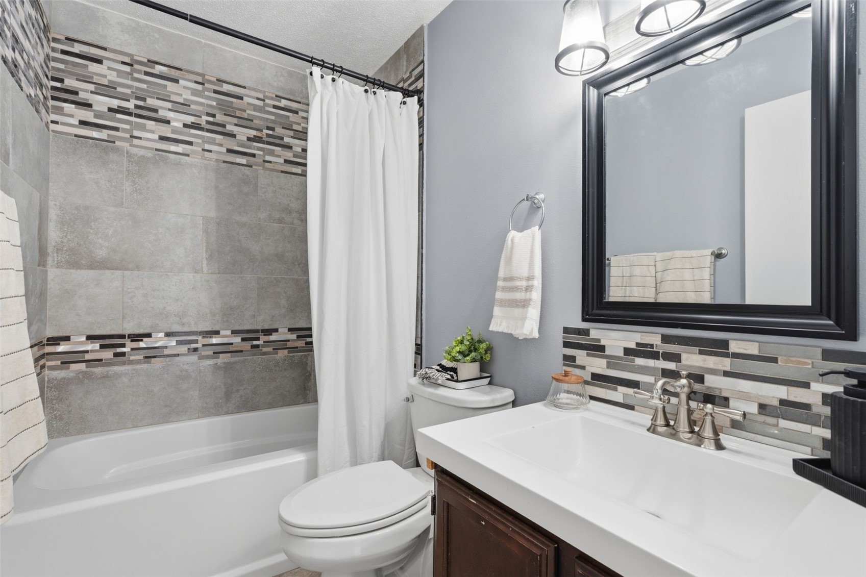 210 Stone Hedge Drive NW Cedar Rapids IA 52405