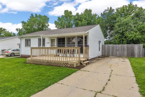 1224 18th Street NW Cedar Rapids IA 52405