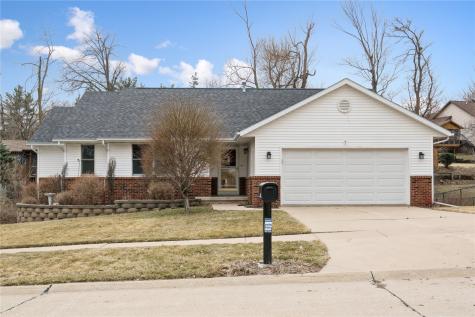 1617 Whitters Way NW Cedar Rapids IA 52405