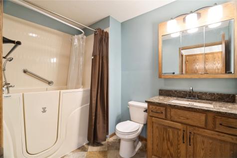 1617 Whitters Way NW Cedar Rapids IA 52405