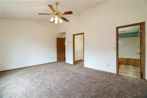 1617 Whitters Way NW Cedar Rapids IA 52405