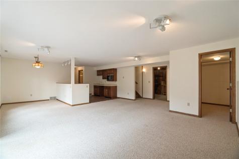 1617 Whitters Way NW Cedar Rapids IA 52405
