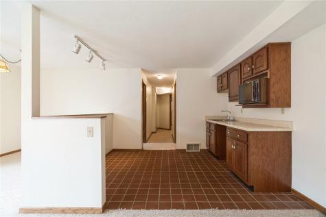 1617 Whitters Way NW Cedar Rapids IA 52405