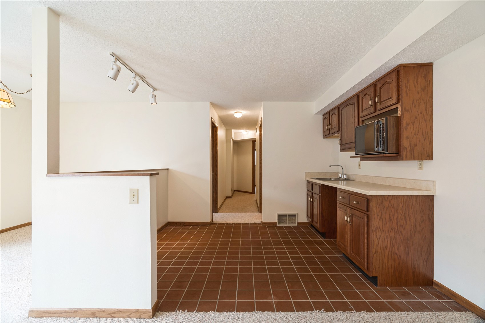 1617 Whitters Way NW Cedar Rapids IA 52405