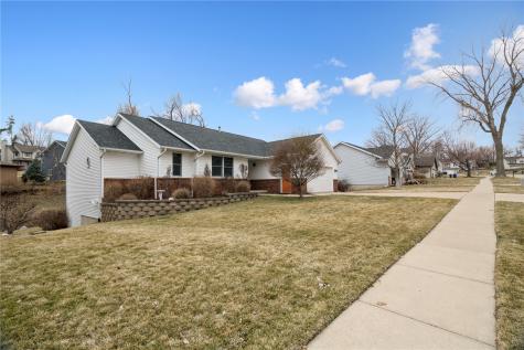 1617 Whitters Way NW Cedar Rapids IA 52405