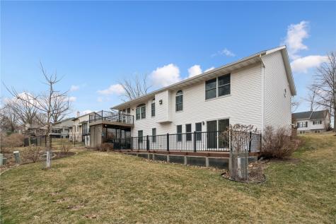 1617 Whitters Way NW Cedar Rapids IA 52405