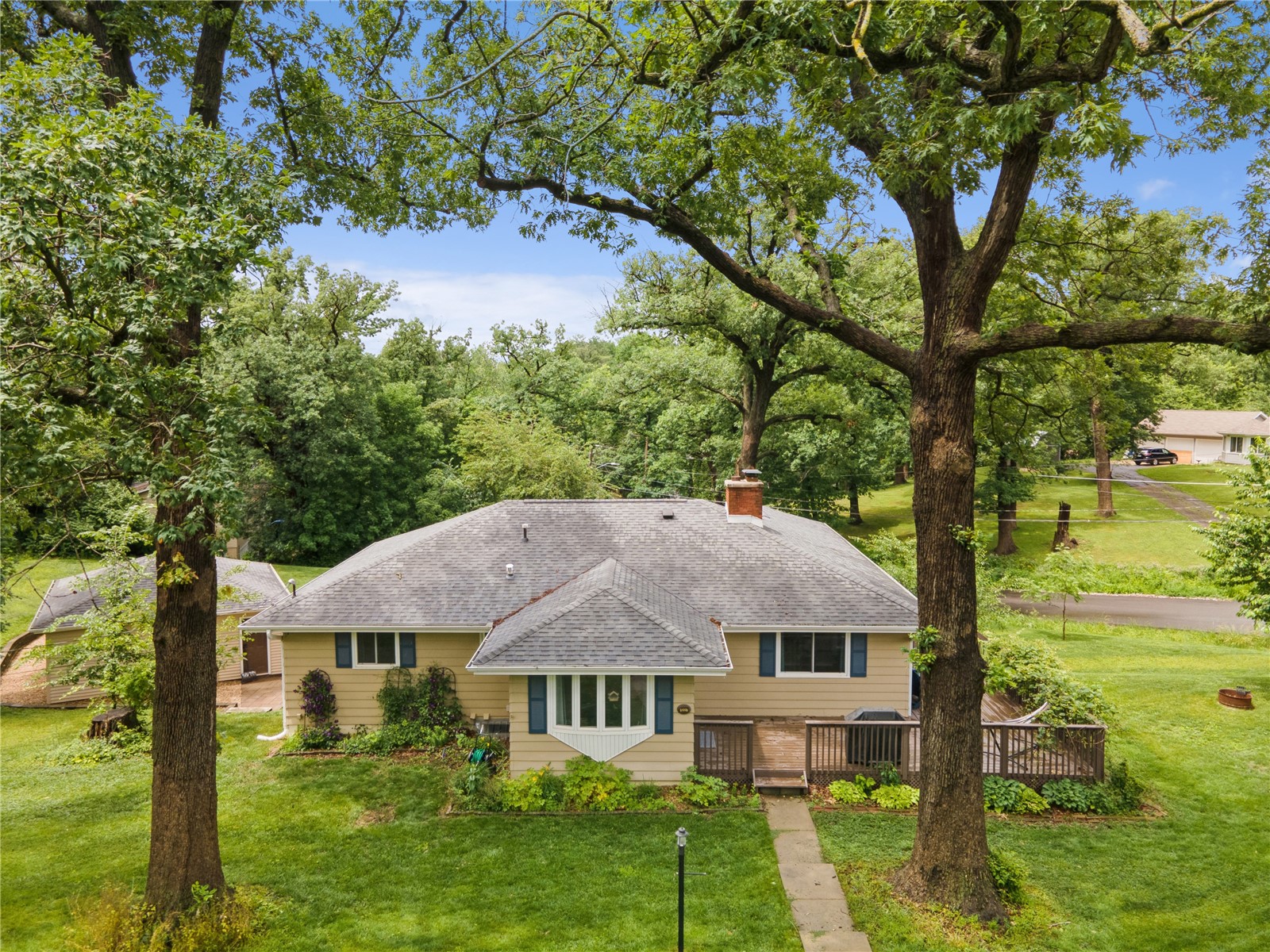 1227 Glenwood Drive NW Cedar Rapids IA 52405