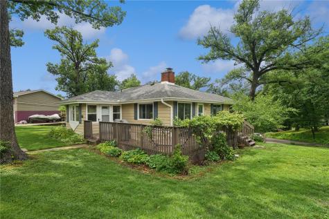 1227 Glenwood Drive NW Cedar Rapids IA 52405