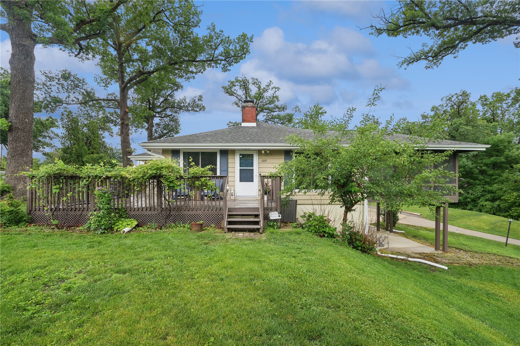 1227 Glenwood Drive NW Cedar Rapids IA 52405