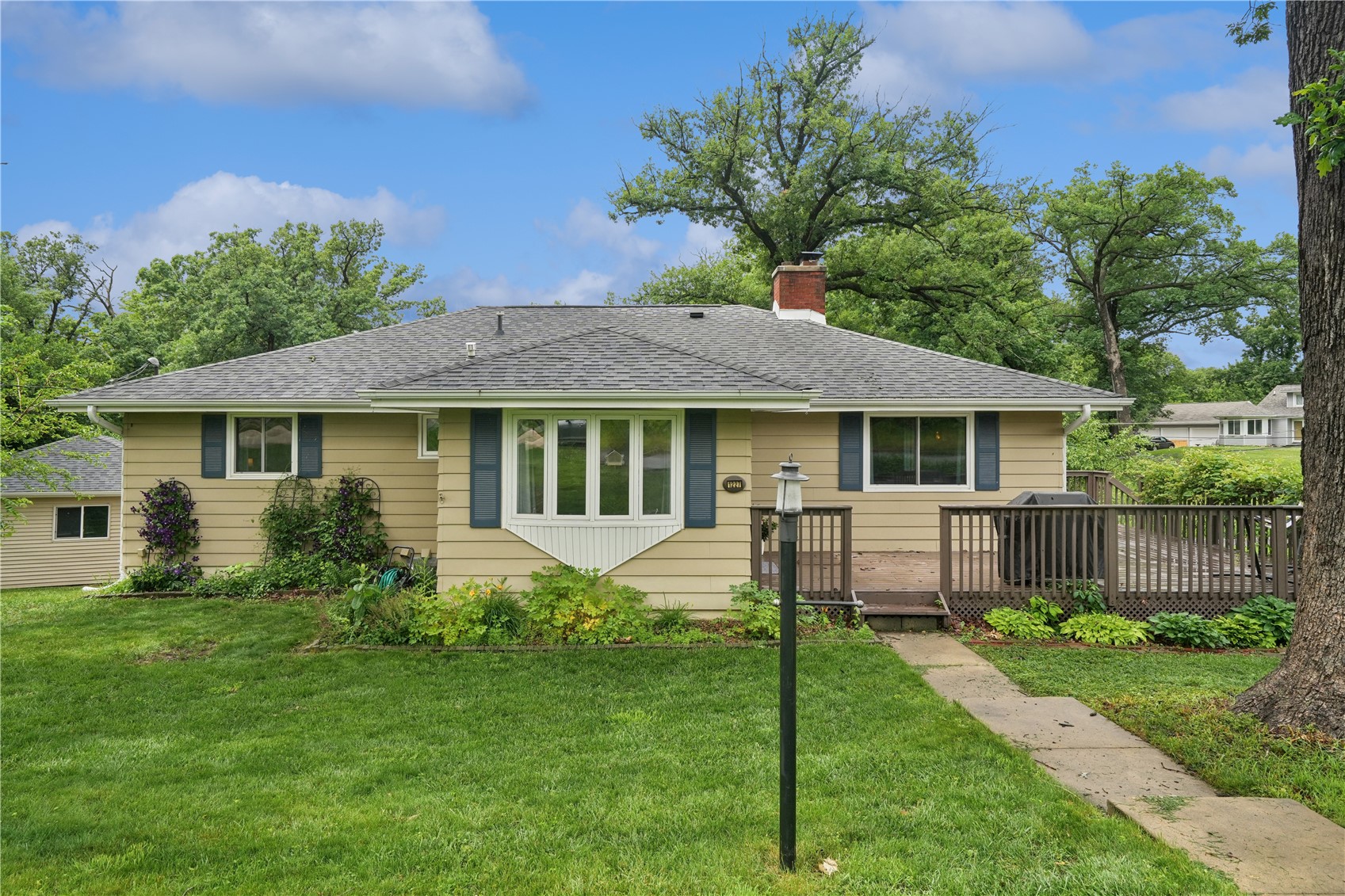 1227 Glenwood Drive NW Cedar Rapids IA 52405