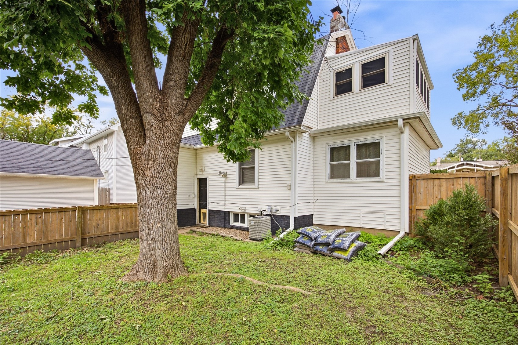2411 Bever Avenue SE Cedar Rapids IA 52403
