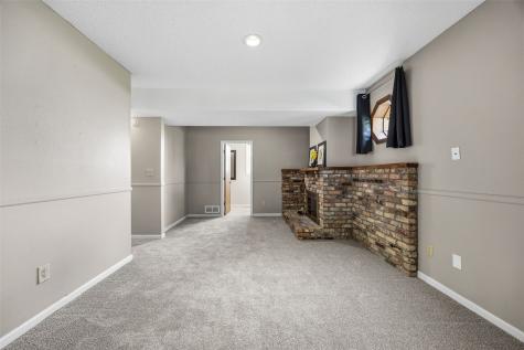 131 Penfro Drive Iowa City IA 52246