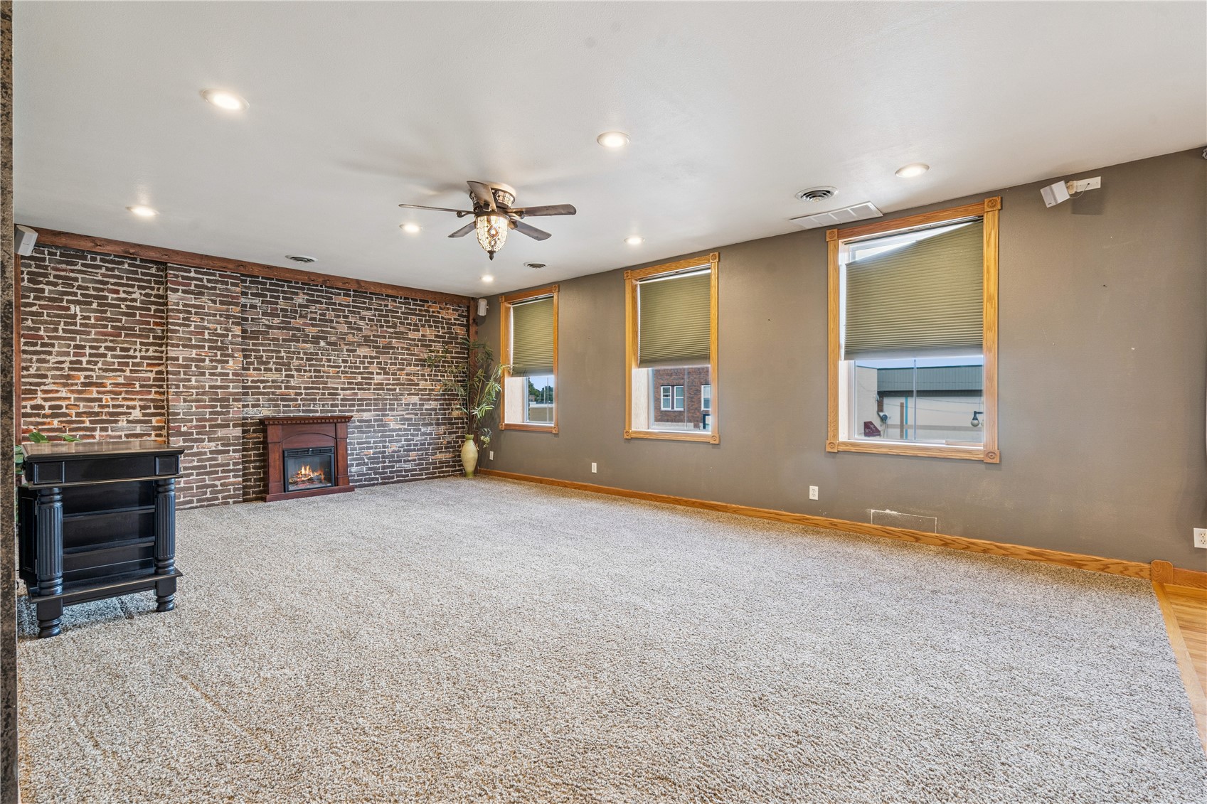 511 1st Avenue Vinton IA 52349