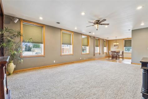 511 1st Avenue Vinton IA 52349