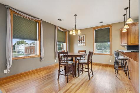 511 1st Avenue Vinton IA 52349