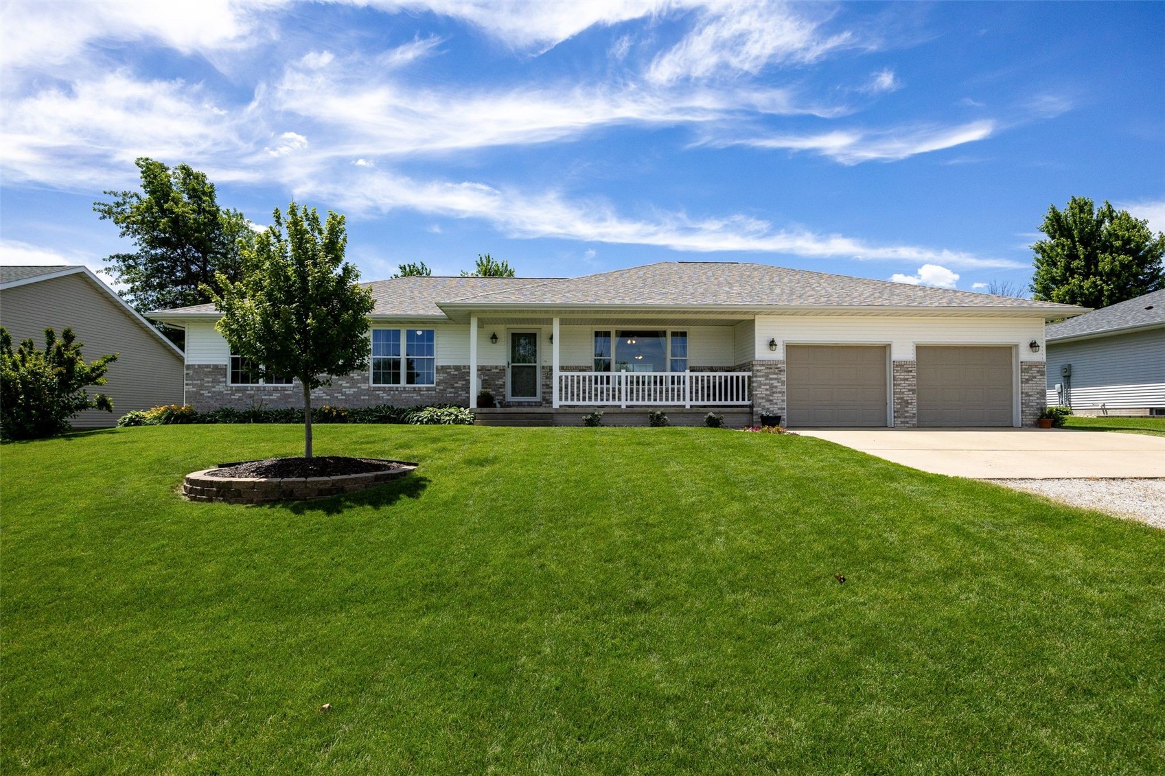 505 5th Street E Newhall IA 52315