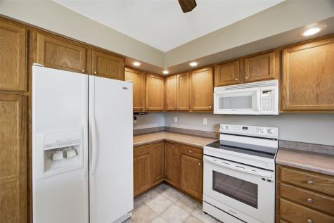 505 5th Street E Newhall IA 52315