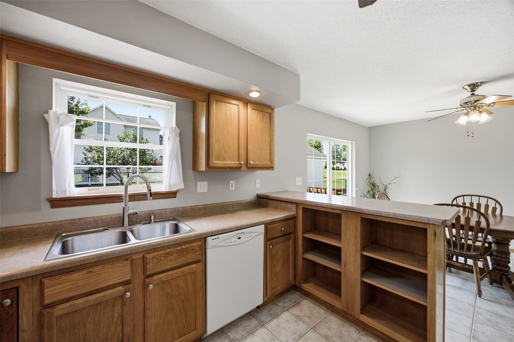 505 5th Street E Newhall IA 52315