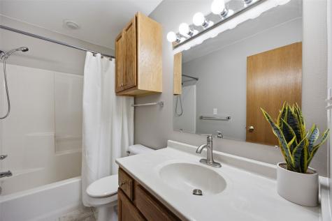 505 5th Street E Newhall IA 52315