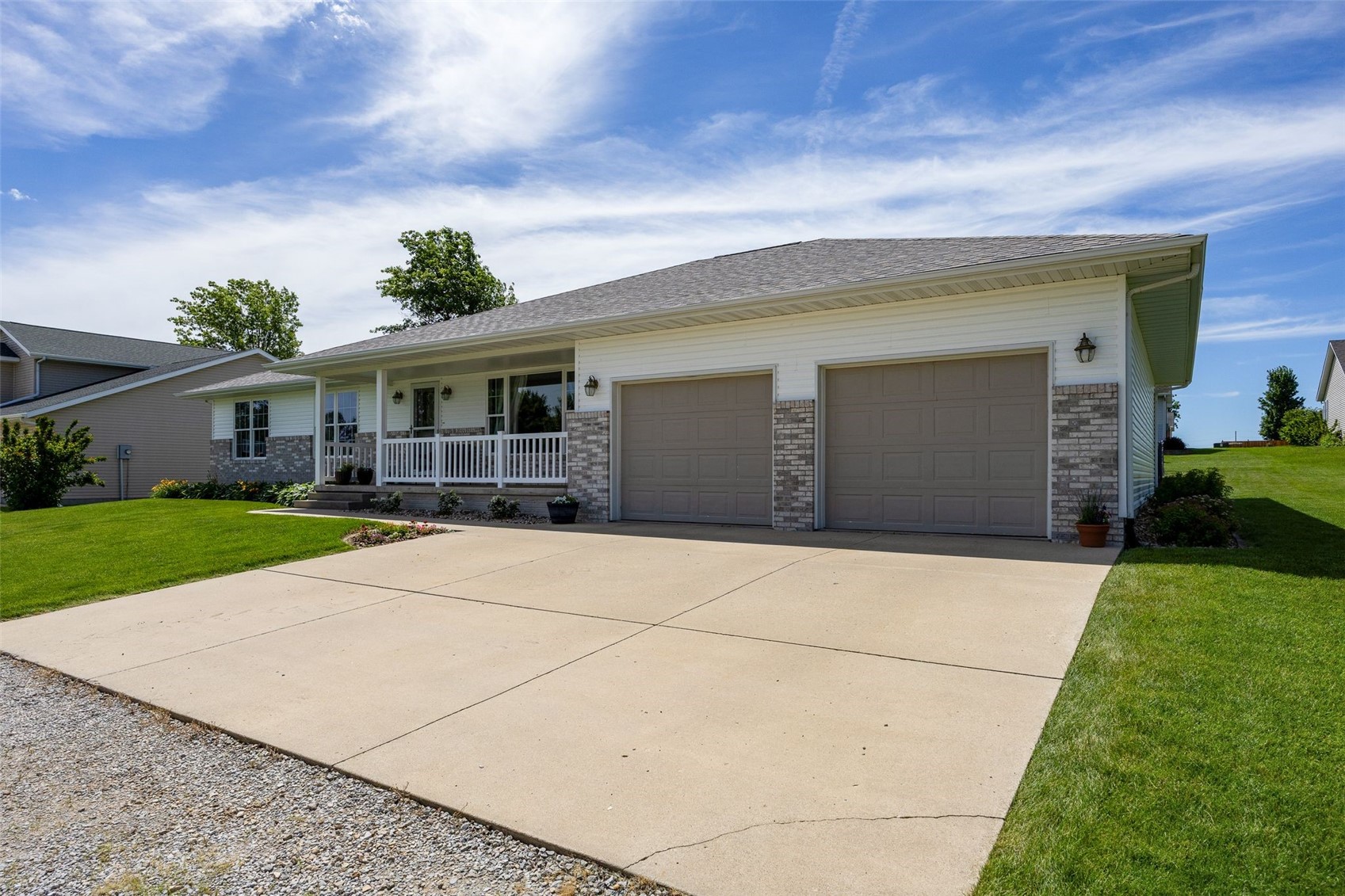 505 5th Street E Newhall IA 52315