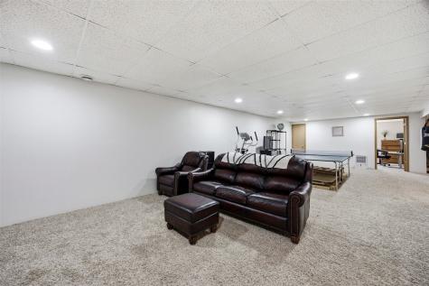 505 5th Street E Newhall IA 52315