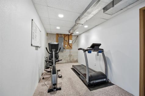 505 5th Street E Newhall IA 52315