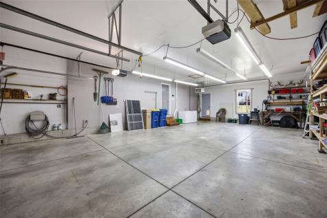 505 5th Street E Newhall IA 52315