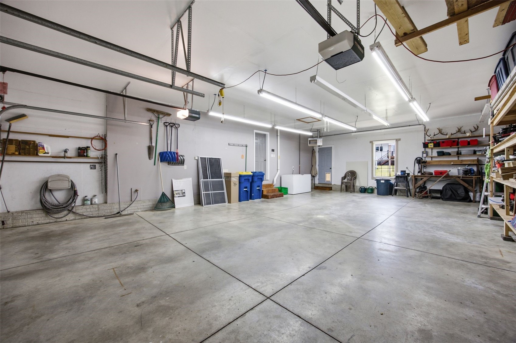 505 5th Street E Newhall IA 52315