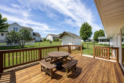 505 5th Street E Newhall IA 52315