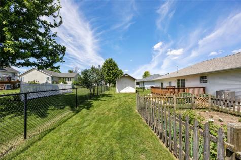 505 5th Street E Newhall IA 52315