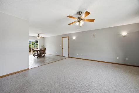 505 5th Street E Newhall IA 52315