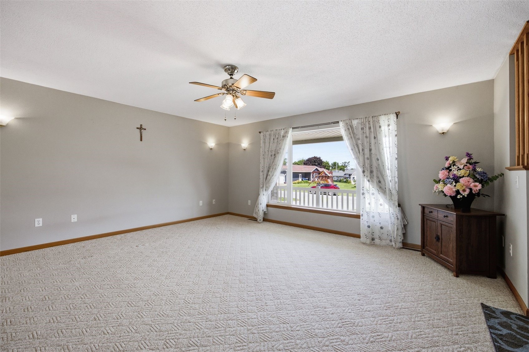 505 5th Street E Newhall IA 52315