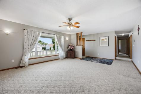 505 5th Street E Newhall IA 52315