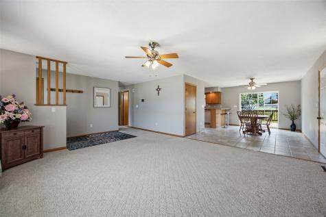 505 5th Street E Newhall IA 52315