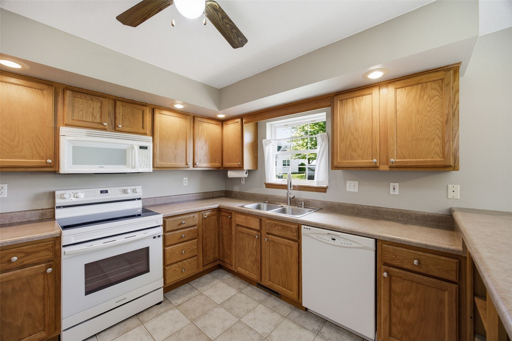 505 5th Street E Newhall IA 52315
