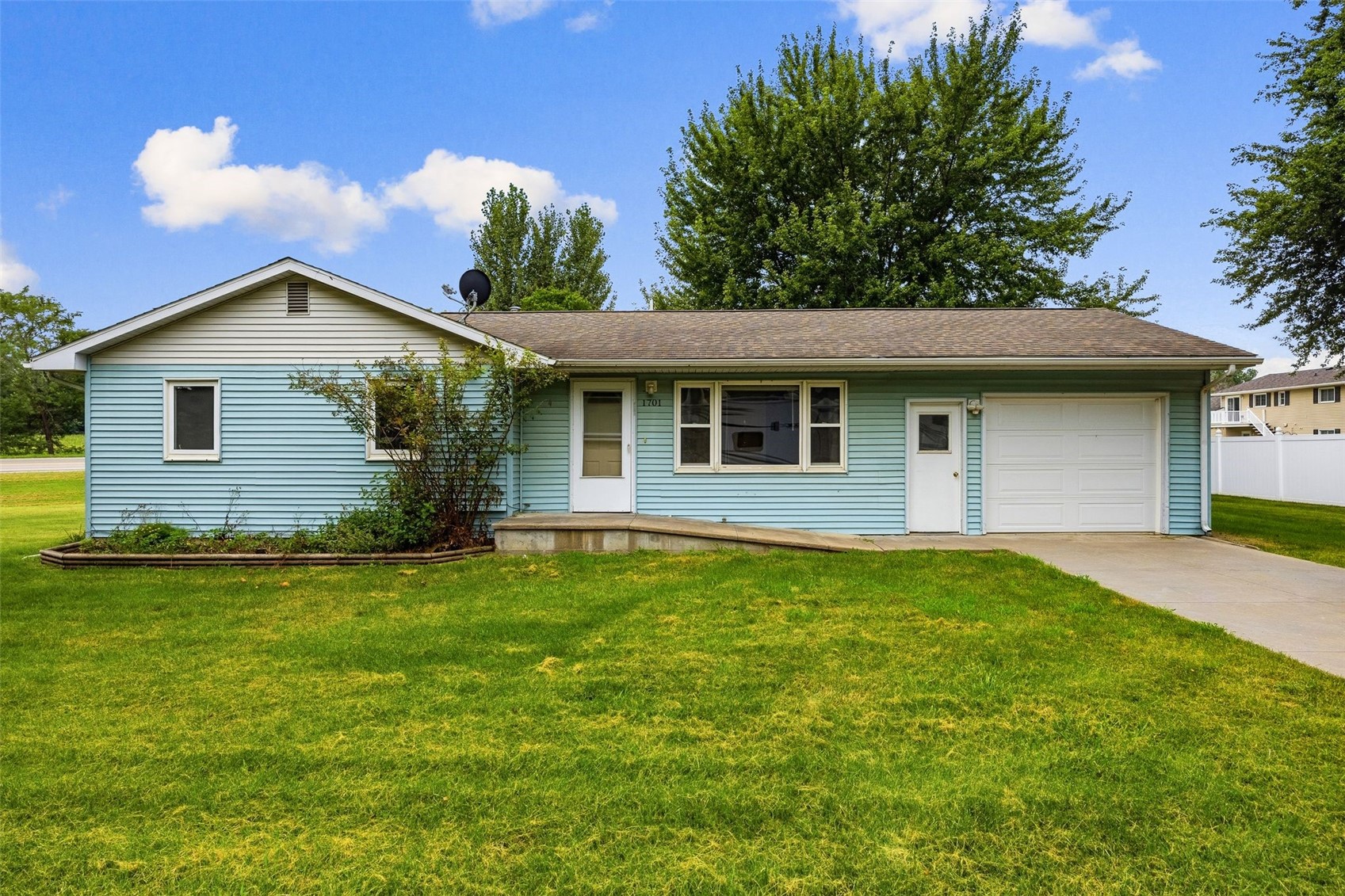 1701 I Avenue Vinton IA 52349