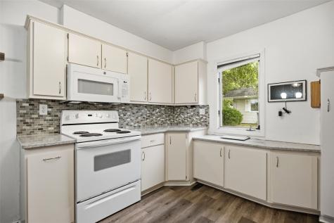 104 N Mcnamara Drive Anamosa IA 52205