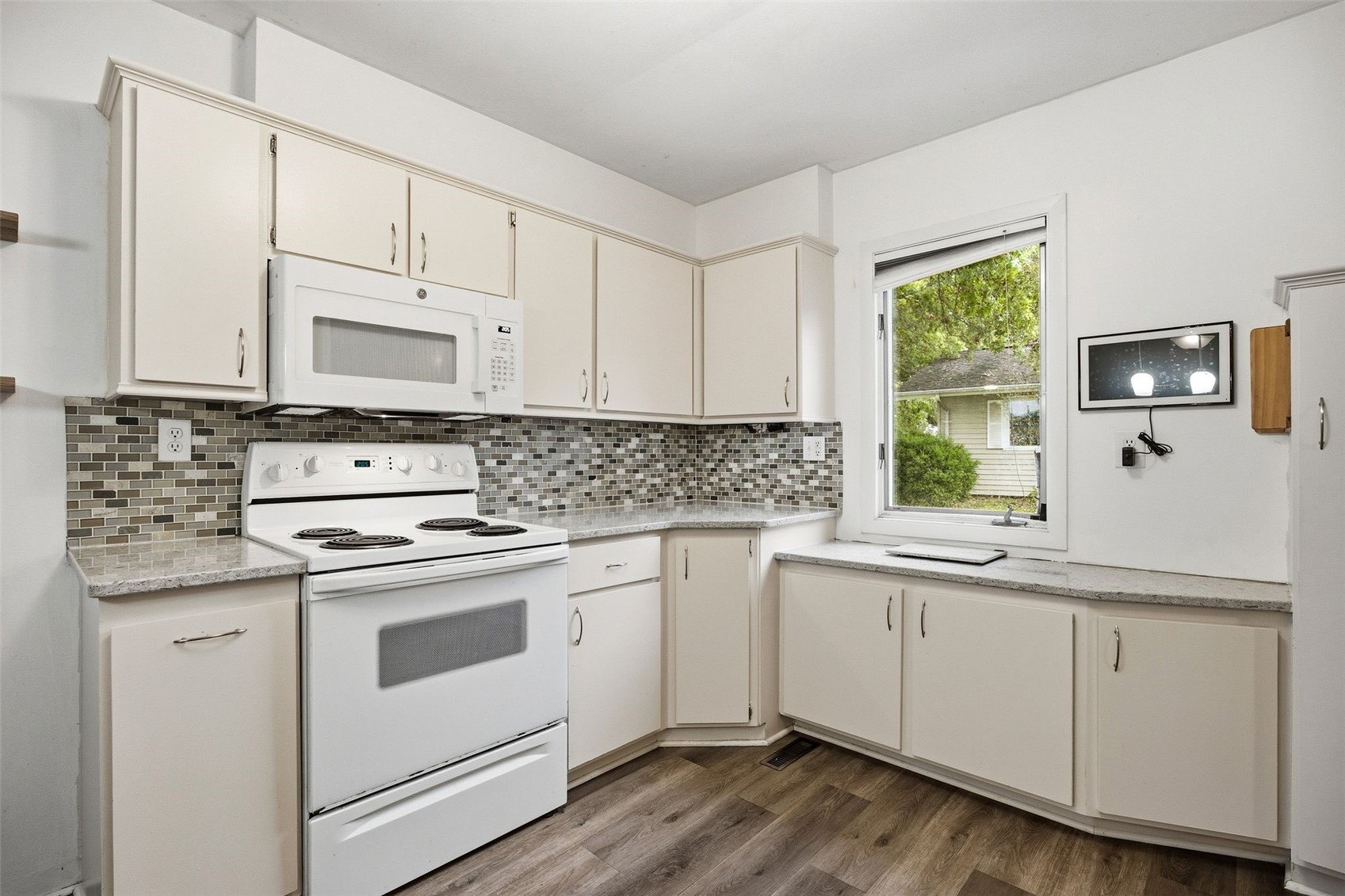 104 N Mcnamara Drive Anamosa IA 52205