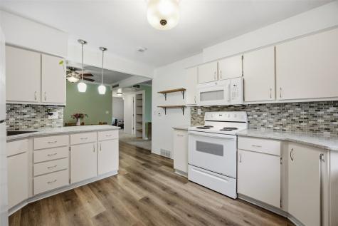 104 N Mcnamara Drive Anamosa IA 52205