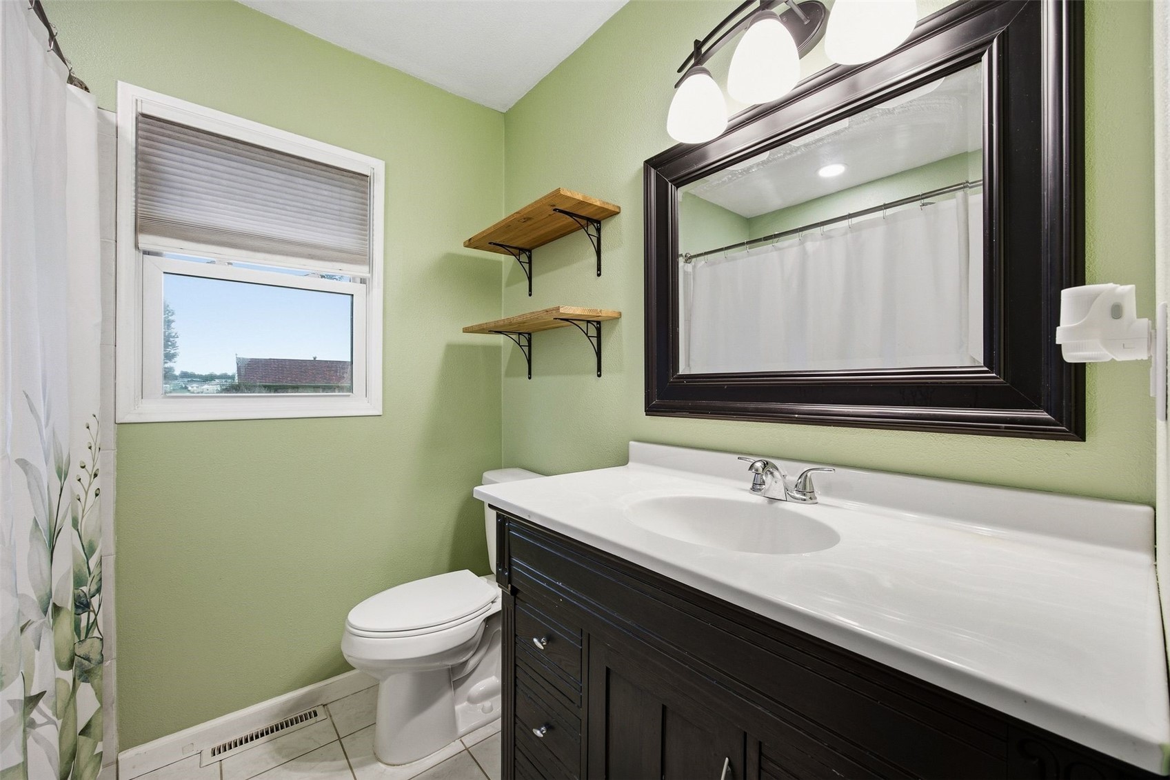 104 N Mcnamara Drive Anamosa IA 52205