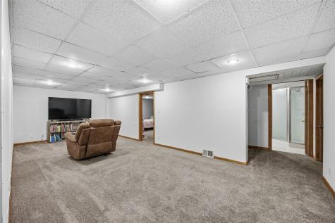 104 N Mcnamara Drive Anamosa IA 52205